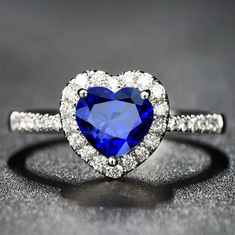 Ladies heart ring